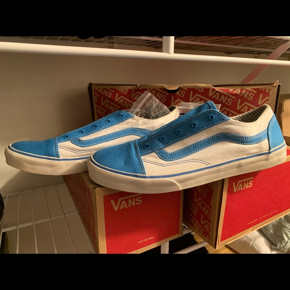 Vans Old Skool Laceless Slip on Shoes NEW